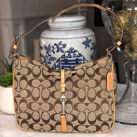 Coach Handbags - Coach Signature Canvas Clip Hobo Great Condition😎